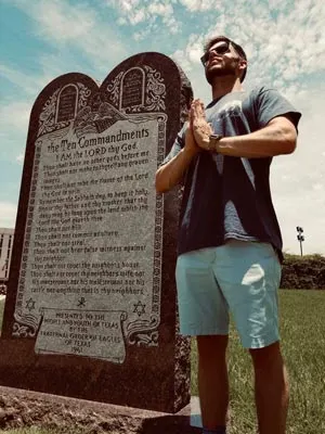 Stephen, Nova Alumnus